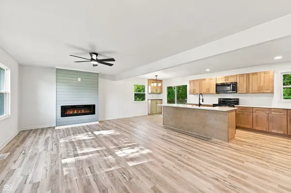 8590 N Kitchen RD, Mooresville, IN 46158