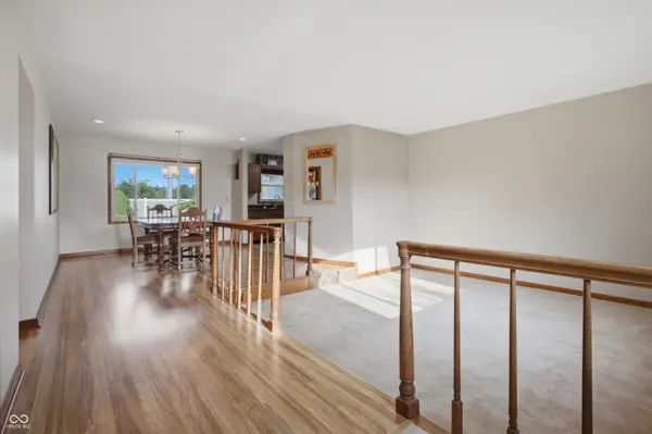 3260 Woodcrest CT, Columbus, IN 47203
