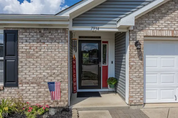 7934 Painted Pony DR, Indianapolis, IN 46217