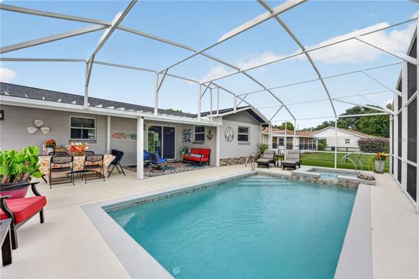28050 LOIS DR, Tavares, FL 32778
