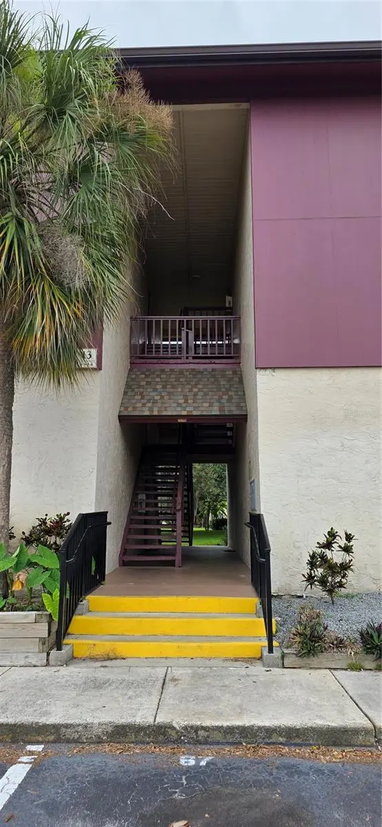 3814 N LAKE DR #70, Tampa, FL 33614