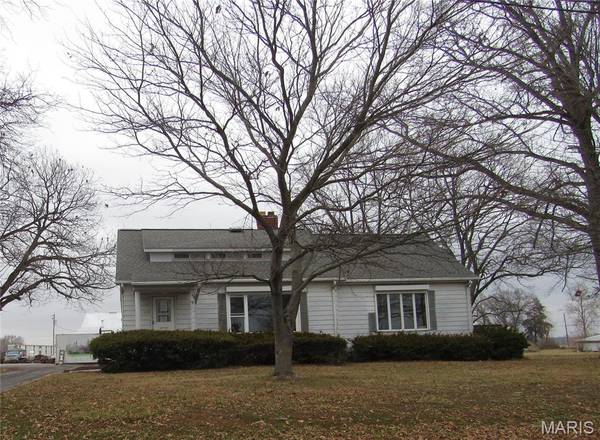 1113 E Market ST, Red Bud, IL 62278
