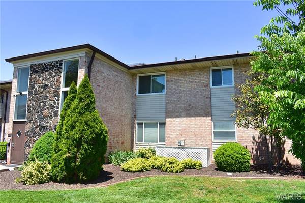 10003 Sakura DR #D, St Louis, MO 63128