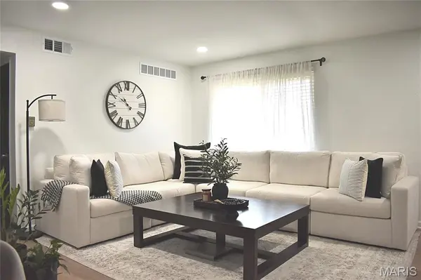 10003 Sakura DR #D, St Louis, MO 63128