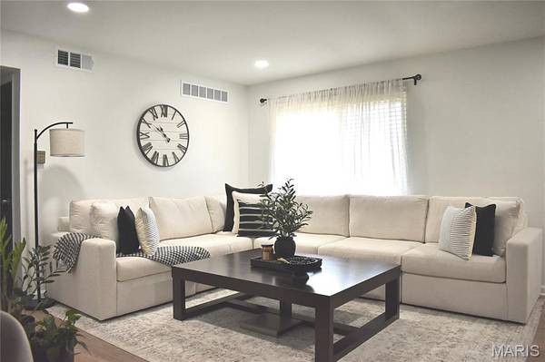 10003 Sakura DR #D, St Louis, MO 63128