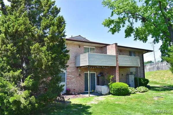 10003 Sakura DR #D, St Louis, MO 63128