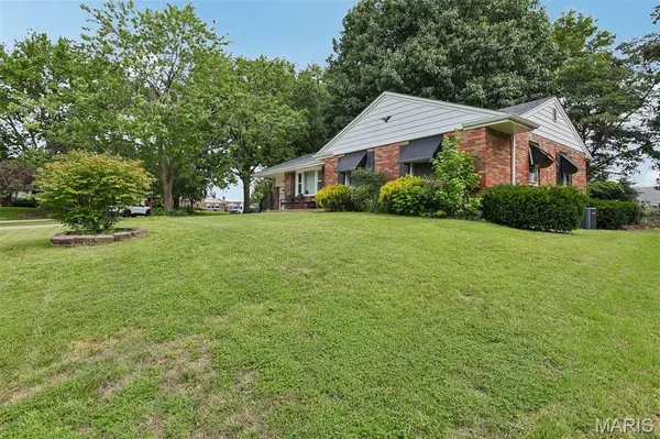 1131 Dunford DR, St Louis, MO 63137