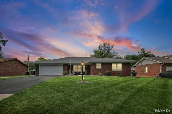 15 Hollandia DR, Fairview Heights, IL 62208
