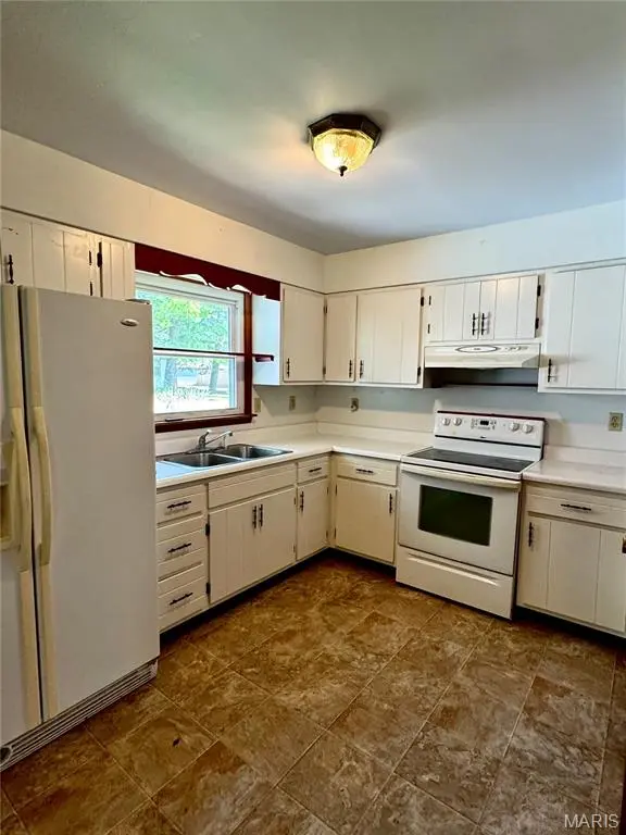 210 N 6th ST, Elsberry, MO 63343