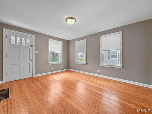 15 Roselawn AVE, Fairview Heights, IL 62208