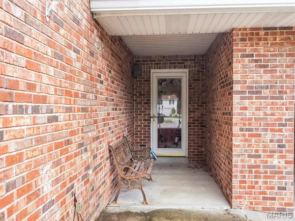 1612 Berry CT, Imperial, MO 63052