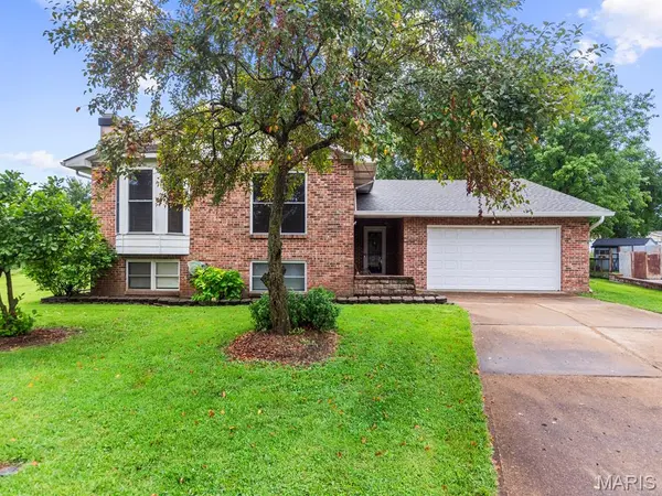 1612 Berry CT, Imperial, MO 63052