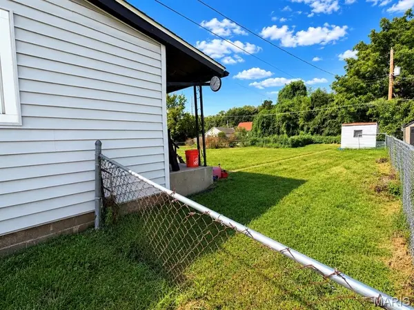 2119 N 4th ST, St Charles, MO 63301