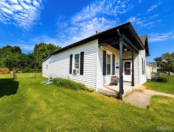 2119 N 4th ST, St Charles, MO 63301