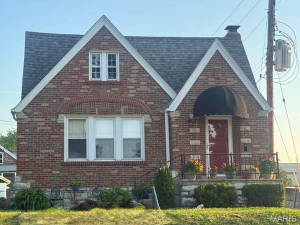 6015 Pernod AVE, St Louis, MO 63139