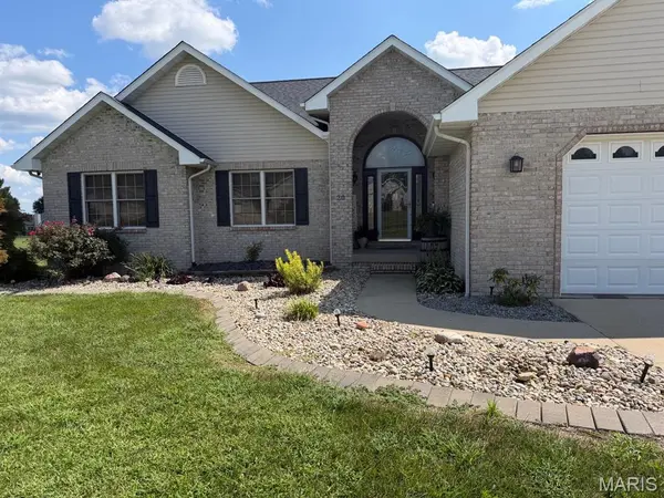 20 Glory DR, Highland, IL 62249