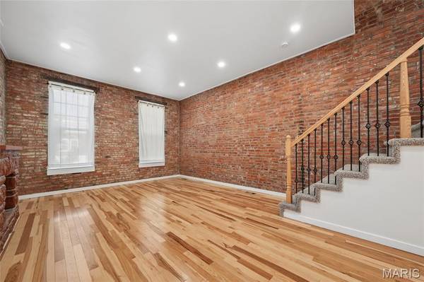 3706 Iowa AVE, St Louis, MO 63118