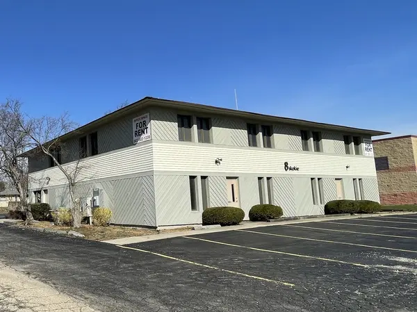 8 N Skokie HWY, Lake Bluff, IL 60044