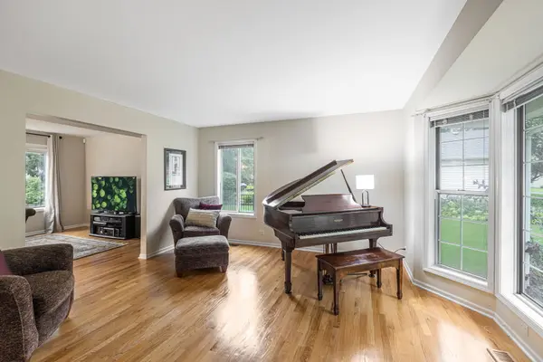 49 Mohawk ST, Cary, IL 60013