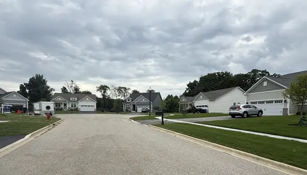 27 Lake Vista CT, Lake Villa, IL 60046