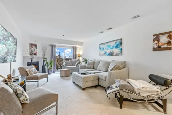 140 Manchester DR #408, Buffalo Grove, IL 60089