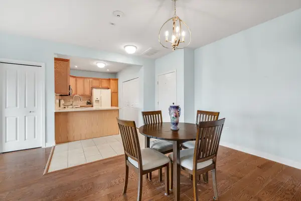 2692 Stone CIR #209, Geneva, IL 60134