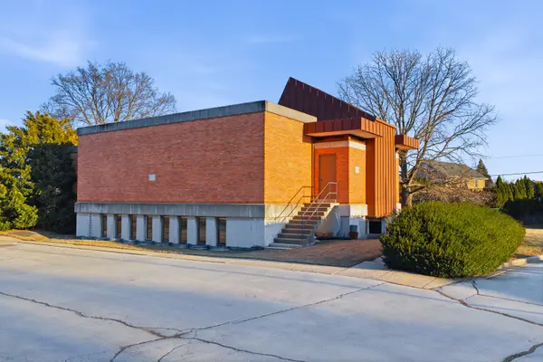 8450 N Shermer RD, Niles, IL 60714