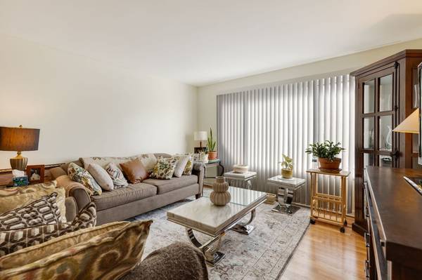 135 Ridge AVE #1W, Evanston, IL 60202