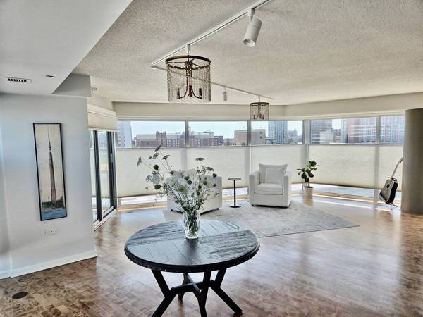 1720 Maple AVE #910, Evanston, IL 60201