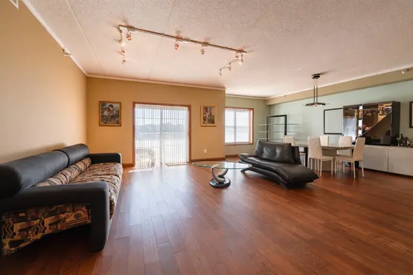 153 Pointe DR #201, Northbrook, IL 60062