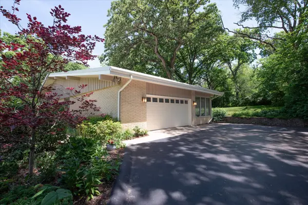 1196 Nottingham LN, Elgin, IL 60120
