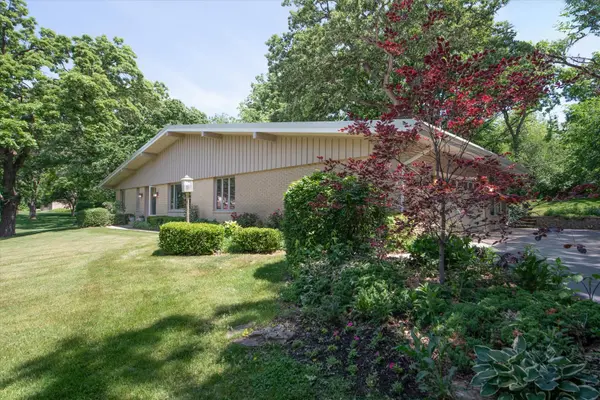 1196 Nottingham LN, Elgin, IL 60120