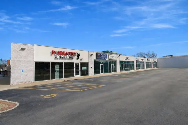52 W Palatine RD, Palatine, IL 60067