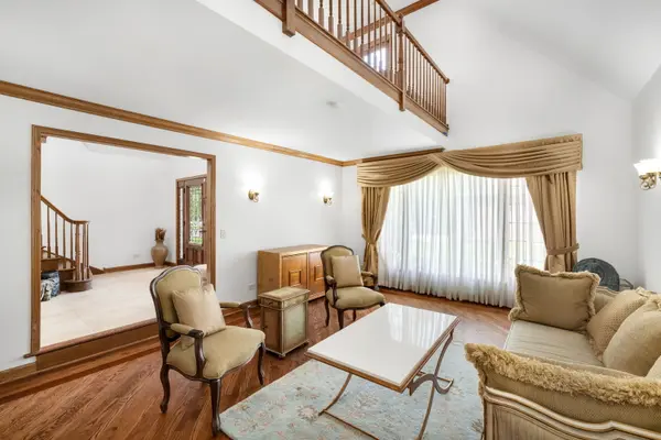 910 Red Fox LN, Oak Brook, IL 60523