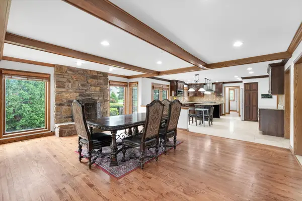 910 Red Fox LN, Oak Brook, IL 60523