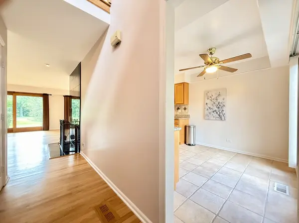 1846 Mission Hills LN, Northbrook, IL 60062