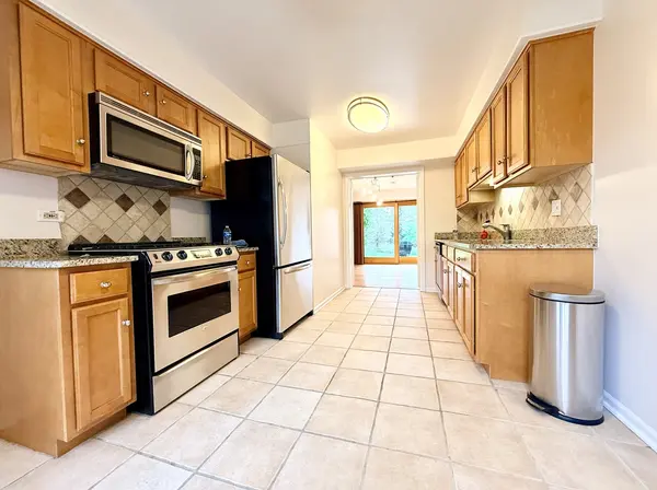1846 Mission Hills LN, Northbrook, IL 60062