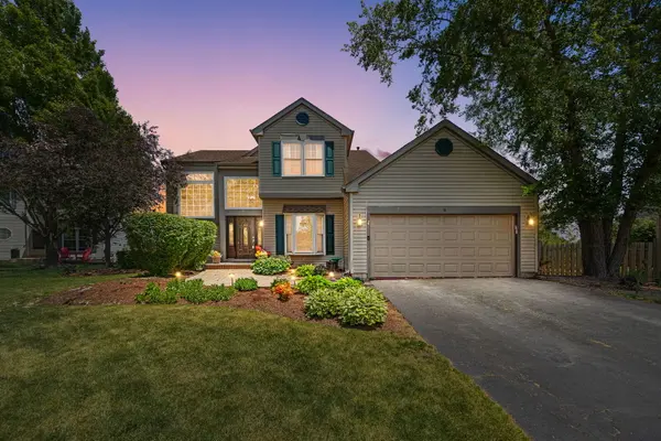 8 Elizabeth CT, Lake In The Hills, IL 60156
