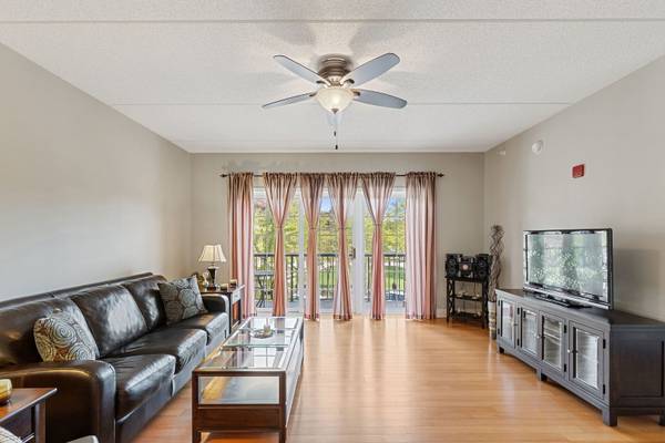 100 S Emerson ST #205, Mount Prospect, IL 60056