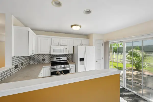 904 Garden LN, Homewood, IL 60430