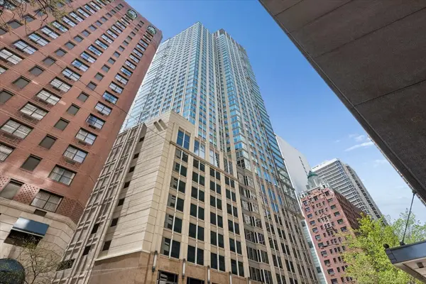 57 E Delaware PL #1805, Chicago, IL 60611