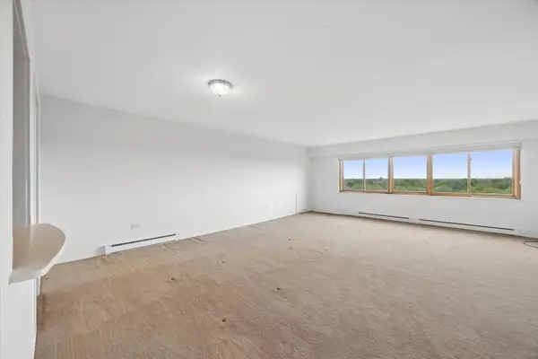 141 N La Grange RD #903, La Grange, IL 60525