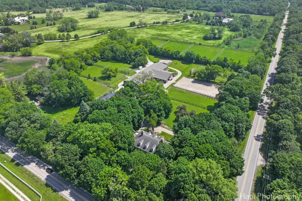 23 W County Line RD, Barrington Hills, IL 60010