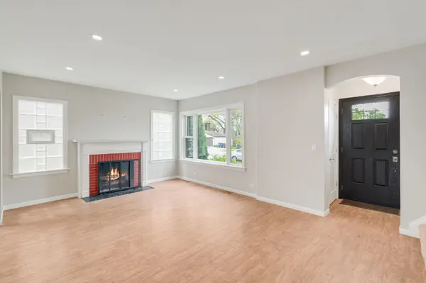 9535 S Fairfield AVE, Evergreen Park, IL 60805