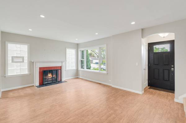 9535 S Fairfield AVE, Evergreen Park, IL 60805