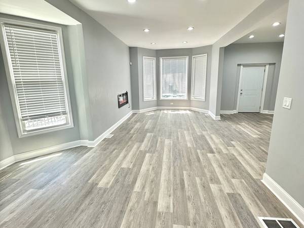 2720 W Harrison ST, Chicago, IL 60612