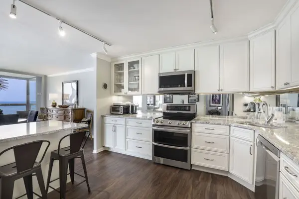 1500 Sheridan RD #7E, Wilmette, IL 60091