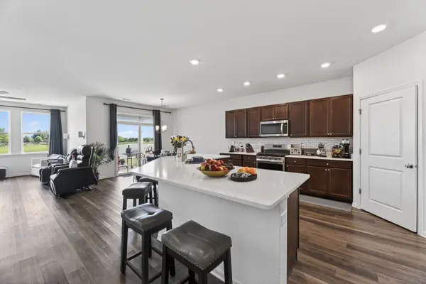 833 Americana AVE, Pingree Grove, IL 60140