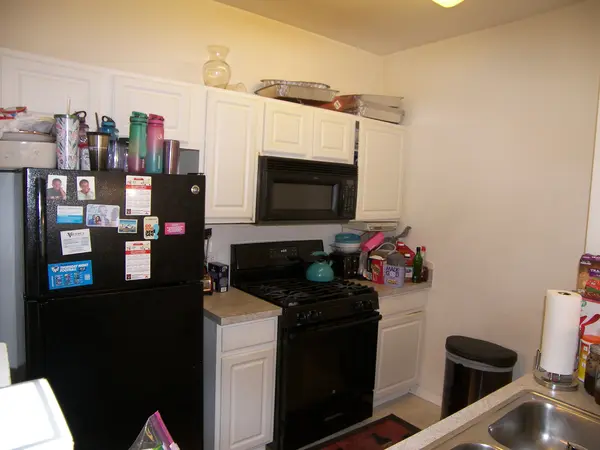 132 Enclave CIR #B, Bolingbrook, IL 60440