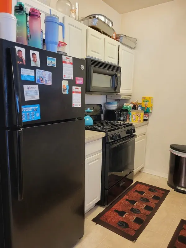 132 Enclave CIR #B, Bolingbrook, IL 60440